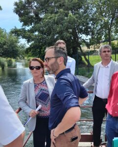 Visite de Mme Celia de Lavergne, Directrice de l’Eau et de la Biodiversité au Ministère de la Transition Ecologique et de la Cohésion des Territoires sur le canal de Saint-Martory avec l'agence de l'eau, Réseau31 et le SMGALT